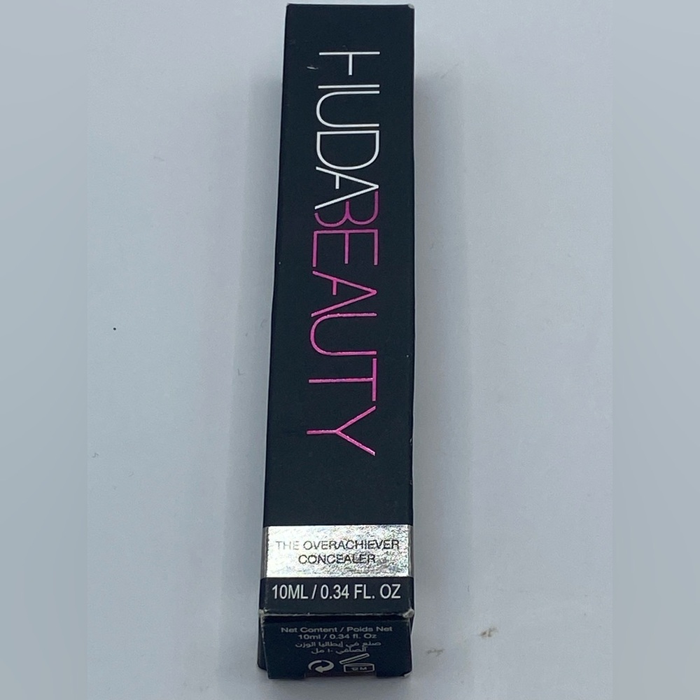 HUDA BEAUTY Overachiever Concealer -NEW